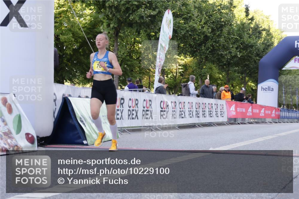 06.09.2026 - CURREX Alsterlauf Yannick Fuchs http://msf.ph/oto/10229100 06.09.2026 11:08:20 Ziel 70, 80 meine-sportfotos.de