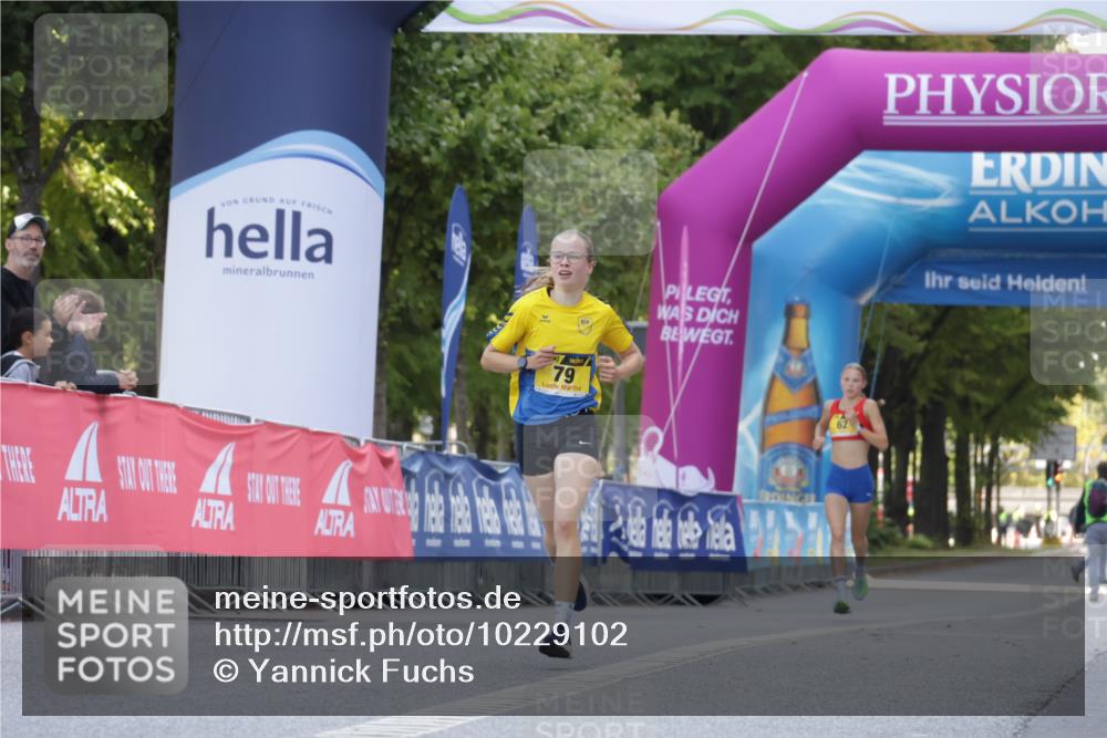 06.09.2026 - CURREX Alsterlauf Yannick Fuchs http://msf.ph/oto/10229102 06.09.2026 11:08:28 Ziel 70, 79 meine-sportfotos.de