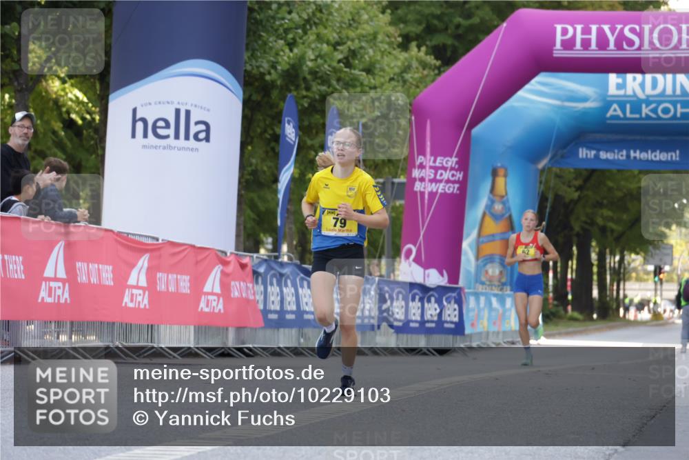 06.09.2026 - CURREX Alsterlauf Yannick Fuchs http://msf.ph/oto/10229103 06.09.2026 11:08:28 Ziel 70, 79 meine-sportfotos.de