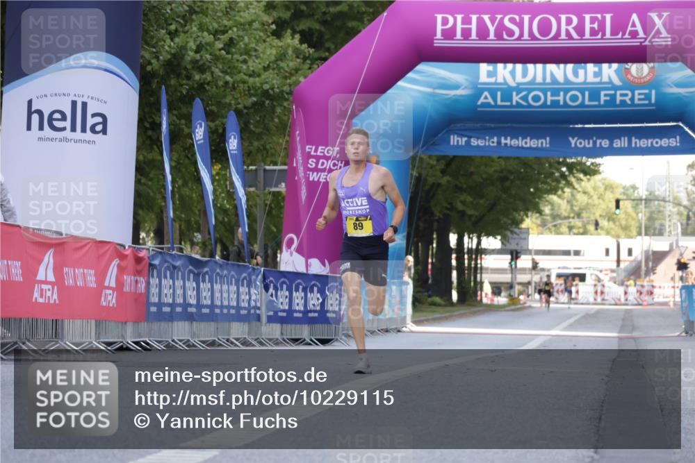 06.09.2026 - CURREX Alsterlauf Yannick Fuchs http://msf.ph/oto/10229115 06.09.2026 11:15:25 Ziel 83, 88, 89 meine-sportfotos.de
