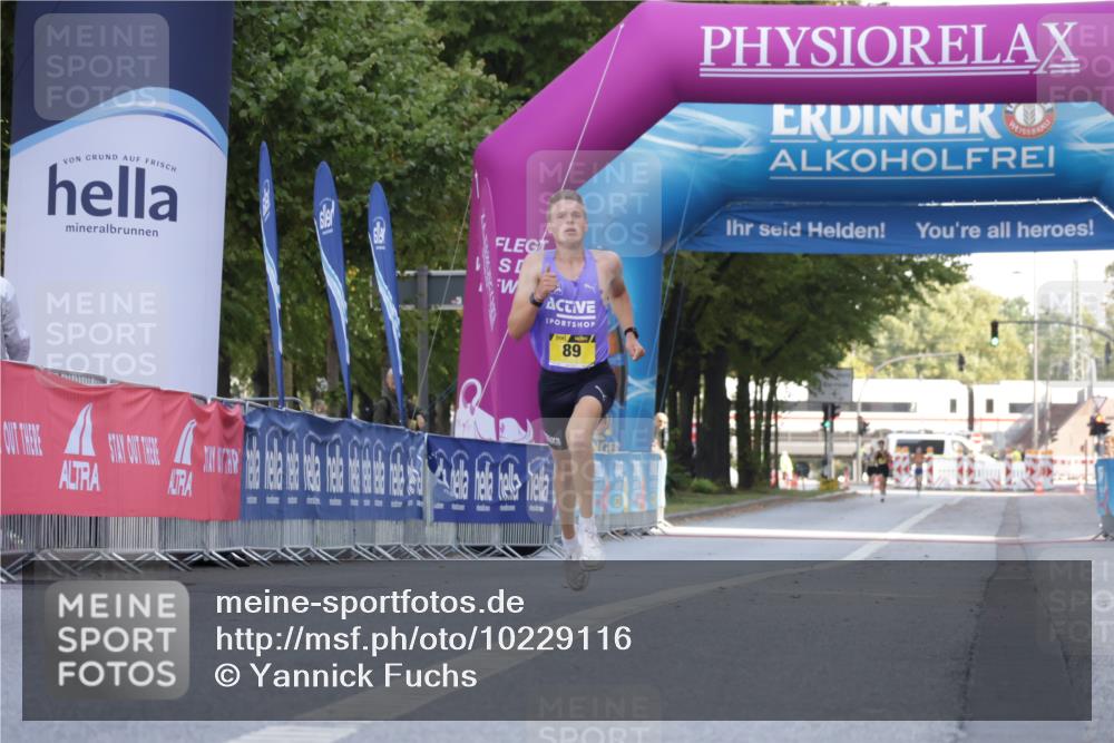 06.09.2026 - CURREX Alsterlauf Yannick Fuchs http://msf.ph/oto/10229116 06.09.2026 11:15:25 Ziel 83, 88, 89 meine-sportfotos.de