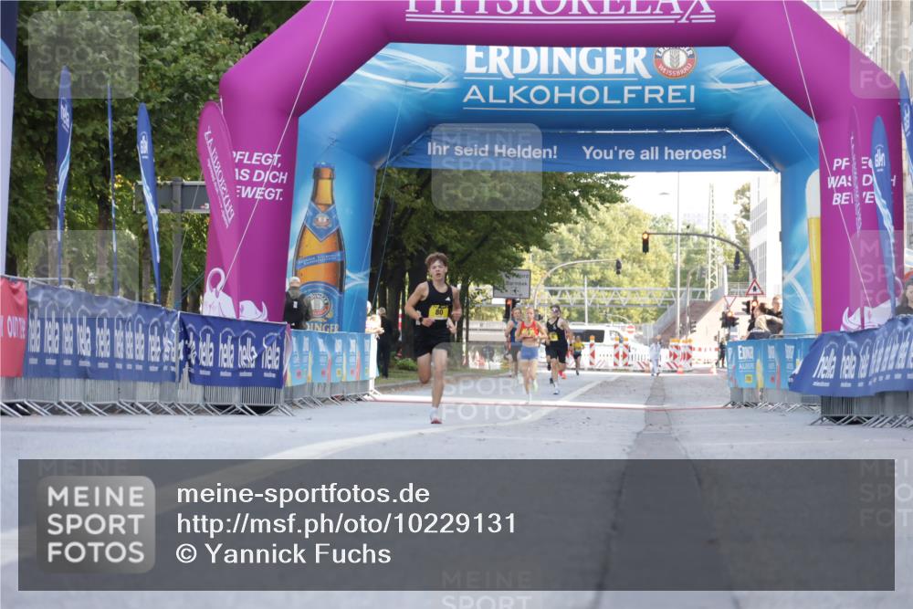 06.09.2026 - CURREX Alsterlauf Yannick Fuchs http://msf.ph/oto/10229131 06.09.2026 11:15:58 Ziel  meine-sportfotos.de