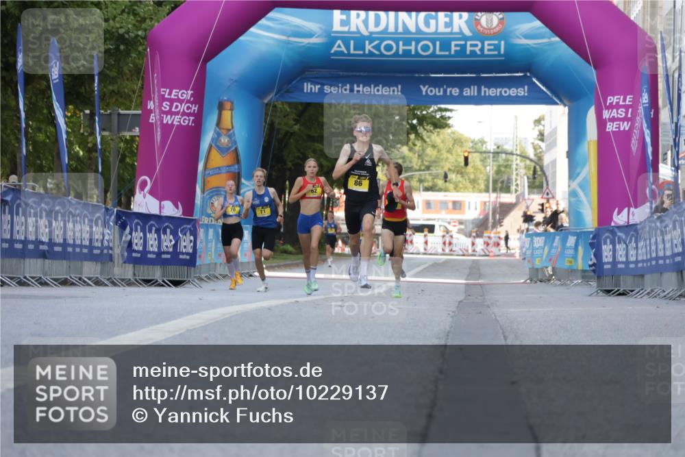 06.09.2026 - CURREX Alsterlauf Yannick Fuchs http://msf.ph/oto/10229137 06.09.2026 11:16:08 Ziel 80, 86 meine-sportfotos.de