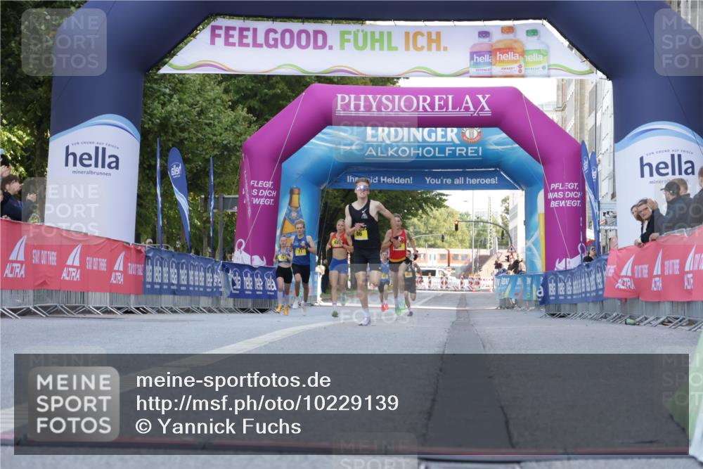 06.09.2026 - CURREX Alsterlauf Yannick Fuchs http://msf.ph/oto/10229139 06.09.2026 11:16:09 Ziel 80, 86 meine-sportfotos.de