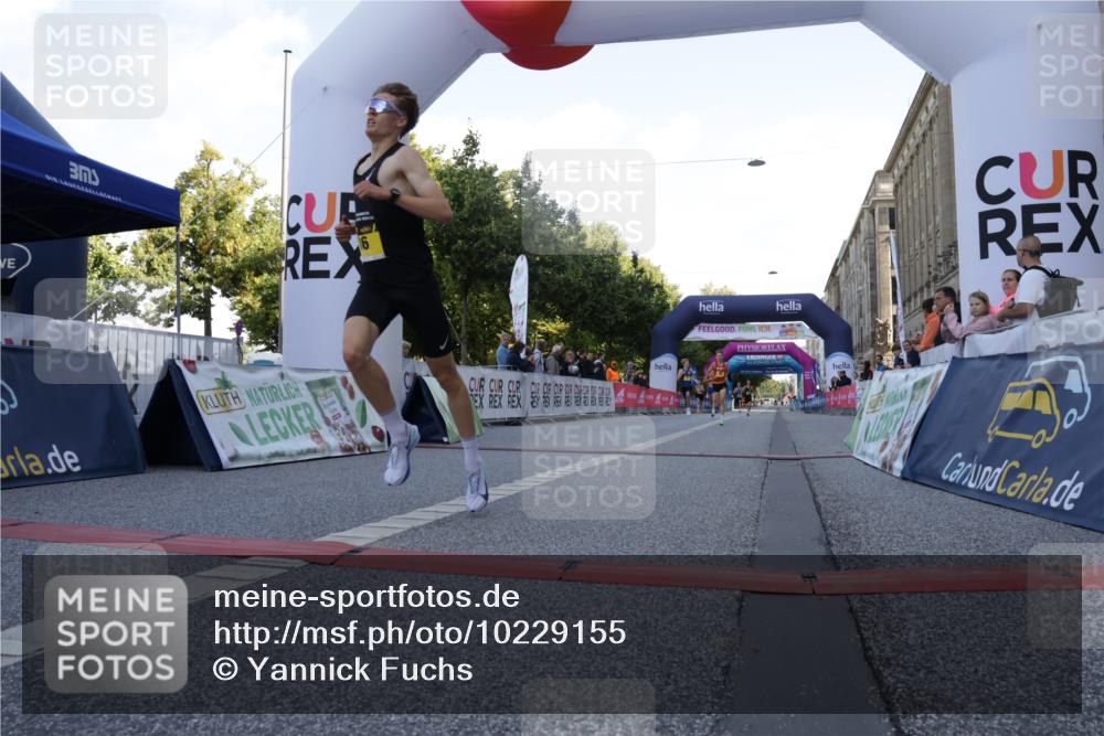 06.09.2026 - CURREX Alsterlauf Yannick Fuchs http://msf.ph/oto/10229155 06.09.2026 11:16:14 Ziel 62, 63, 71, 78, 80, 86 meine-sportfotos.de
