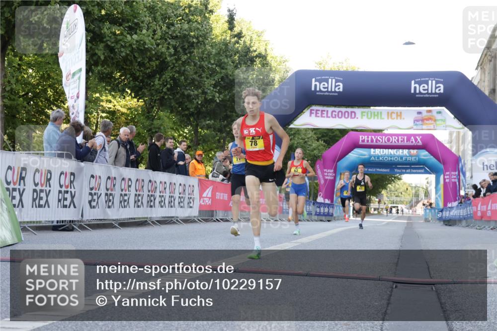 06.09.2026 - CURREX Alsterlauf Yannick Fuchs http://msf.ph/oto/10229157 06.09.2026 11:16:16 Ziel 62, 63, 71, 78, 80, 86, 87 meine-sportfotos.de
