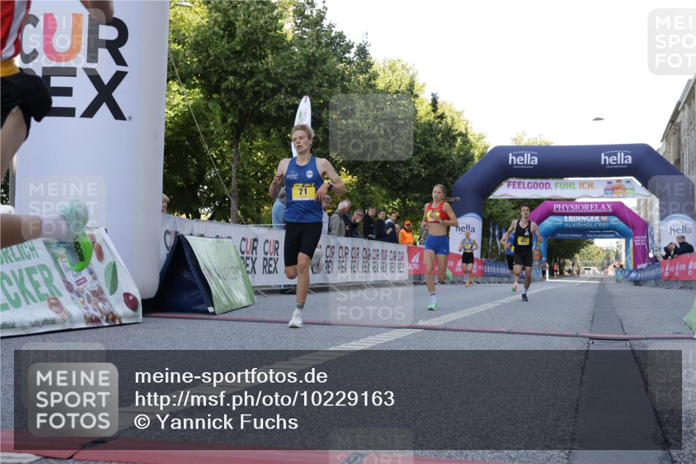 06.09.2026 - CURREX Alsterlauf Yannick Fuchs http://msf.ph/oto/10229163 06.09.2026 11:16:17 Ziel 62, 63, 71, 78, 80, 86, 87 meine-sportfotos.de