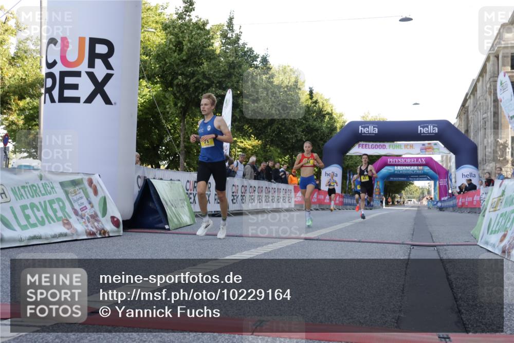 06.09.2026 - CURREX Alsterlauf Yannick Fuchs http://msf.ph/oto/10229164 06.09.2026 11:16:18 Ziel 62, 63, 70, 71, 78, 86, 87 meine-sportfotos.de