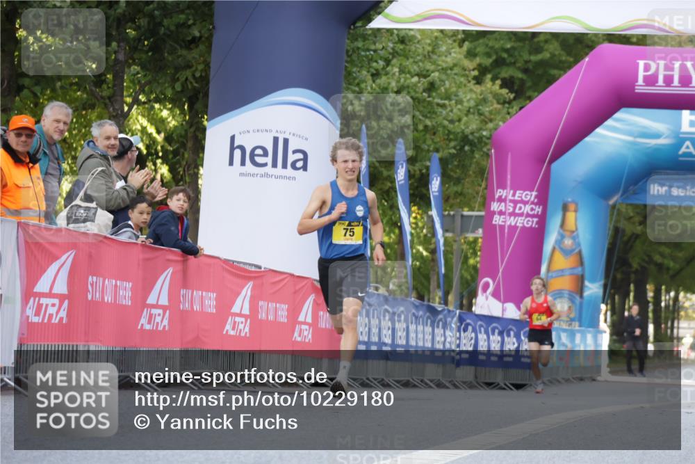 06.09.2026 - CURREX Alsterlauf Yannick Fuchs http://msf.ph/oto/10229180 06.09.2026 11:16:27 Ziel 70, 75, 87 meine-sportfotos.de