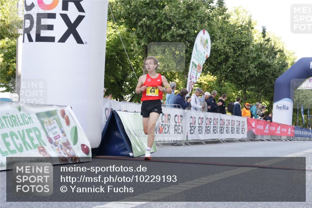 06.09.2026 - CURREX Alsterlauf Yannick Fuchs http://msf.ph/oto/10229193 06.09.2026 11:16:38 Ziel 64, 75 meine-sportfotos.de