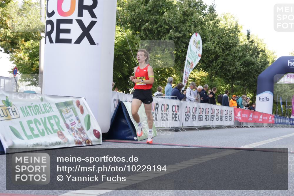 06.09.2026 - CURREX Alsterlauf Yannick Fuchs http://msf.ph/oto/10229194 06.09.2026 11:16:38 Ziel 64, 75 meine-sportfotos.de