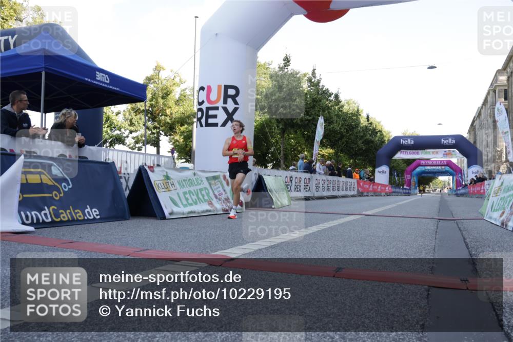 06.09.2026 - CURREX Alsterlauf Yannick Fuchs http://msf.ph/oto/10229195 06.09.2026 11:16:39 Ziel 64 meine-sportfotos.de