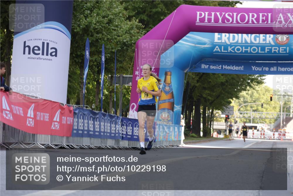 06.09.2026 - CURREX Alsterlauf Yannick Fuchs http://msf.ph/oto/10229198 06.09.2026 11:16:47 Ziel  meine-sportfotos.de