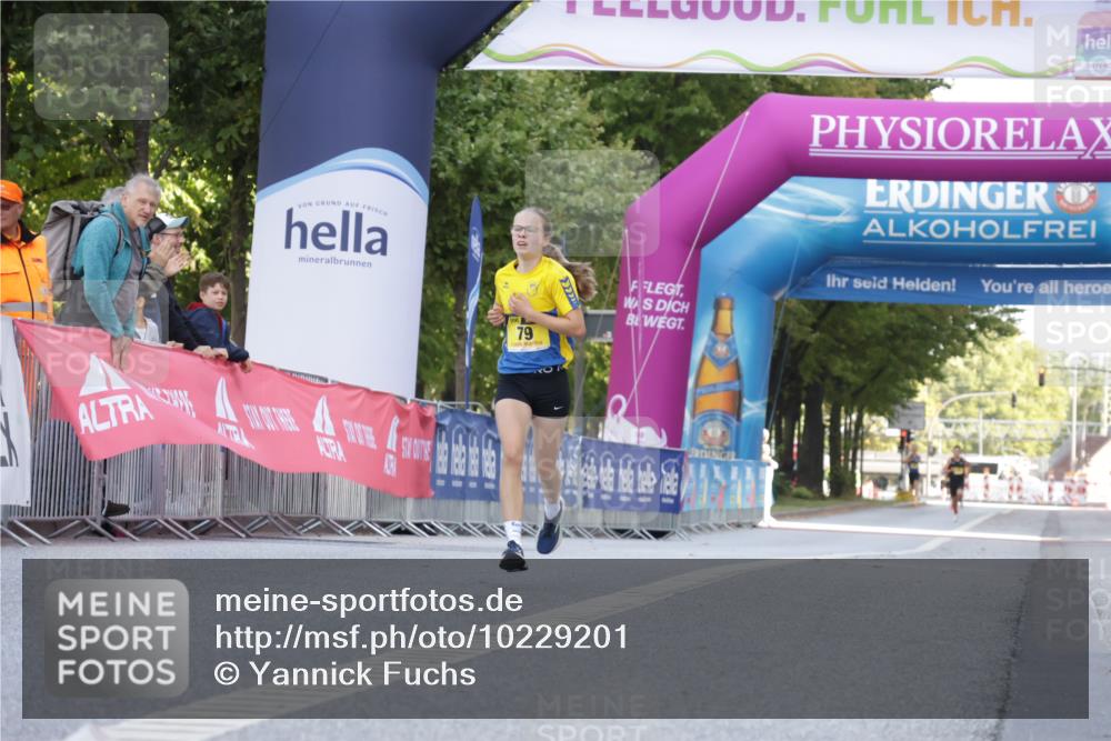 06.09.2026 - CURREX Alsterlauf Yannick Fuchs http://msf.ph/oto/10229201 06.09.2026 11:16:49 Ziel 79 meine-sportfotos.de