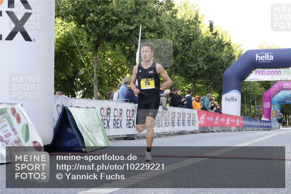 06.09.2026 - CURREX Alsterlauf Yannick Fuchs http://msf.ph/oto/10229221 06.09.2026 11:17:11 Ziel 76 meine-sportfotos.de