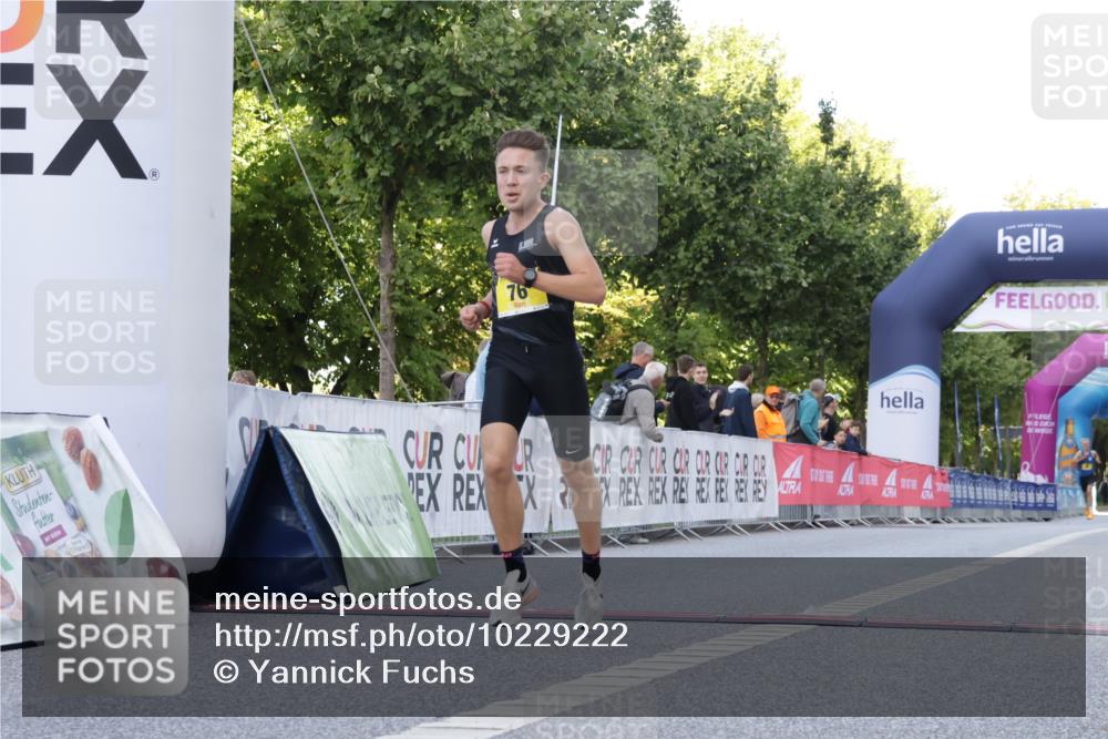 06.09.2026 - CURREX Alsterlauf Yannick Fuchs http://msf.ph/oto/10229222 06.09.2026 11:17:11 Ziel 76 meine-sportfotos.de