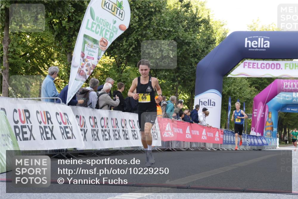06.09.2026 - CURREX Alsterlauf Yannick Fuchs http://msf.ph/oto/10229250 06.09.2026 11:17:35 Ziel 69 meine-sportfotos.de