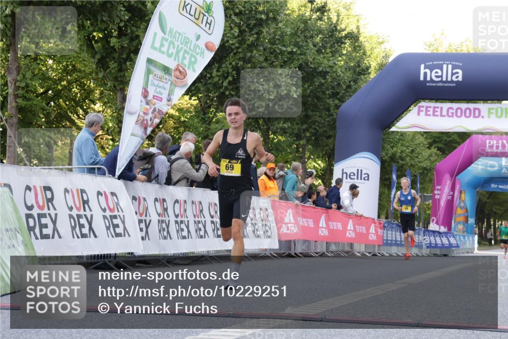 06.09.2026 - CURREX Alsterlauf Yannick Fuchs http://msf.ph/oto/10229251 06.09.2026 11:17:35 Ziel 69 meine-sportfotos.de
