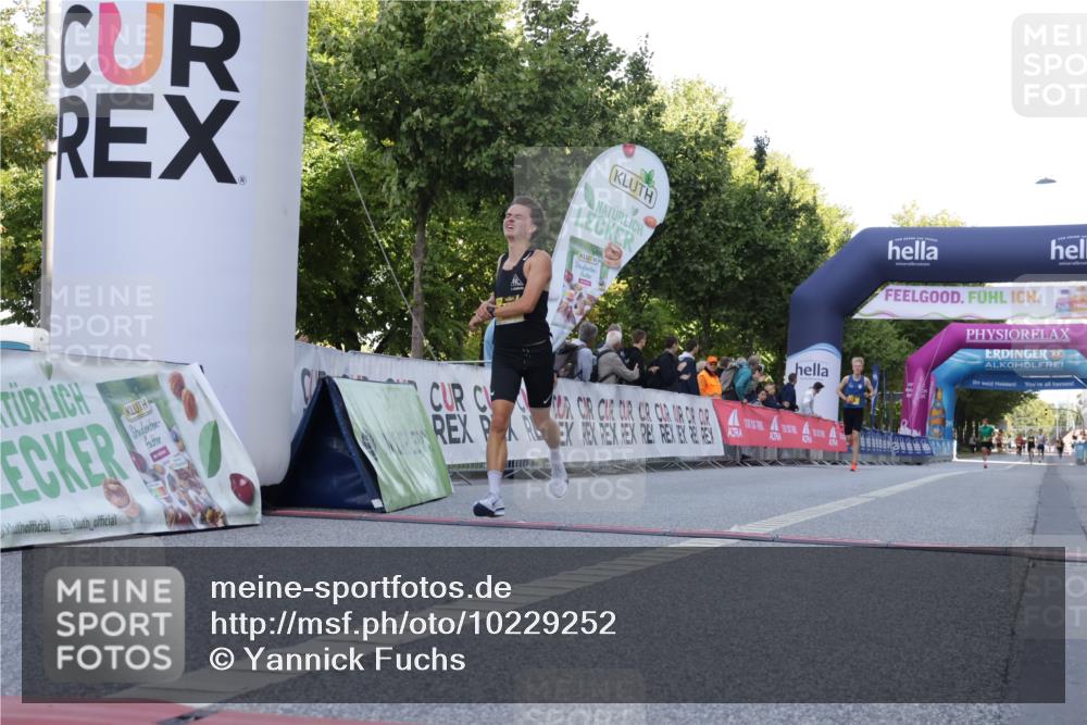 06.09.2026 - CURREX Alsterlauf Yannick Fuchs http://msf.ph/oto/10229252 06.09.2026 11:17:36 Ziel 69 meine-sportfotos.de
