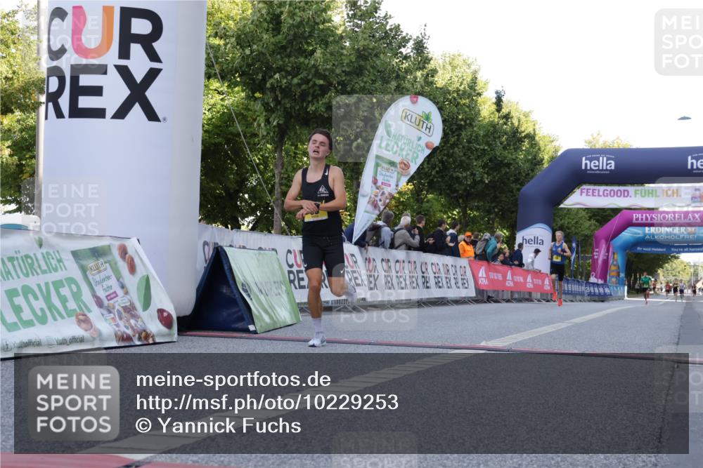 06.09.2026 - CURREX Alsterlauf Yannick Fuchs http://msf.ph/oto/10229253 06.09.2026 11:17:37 Ziel 56, 69 meine-sportfotos.de