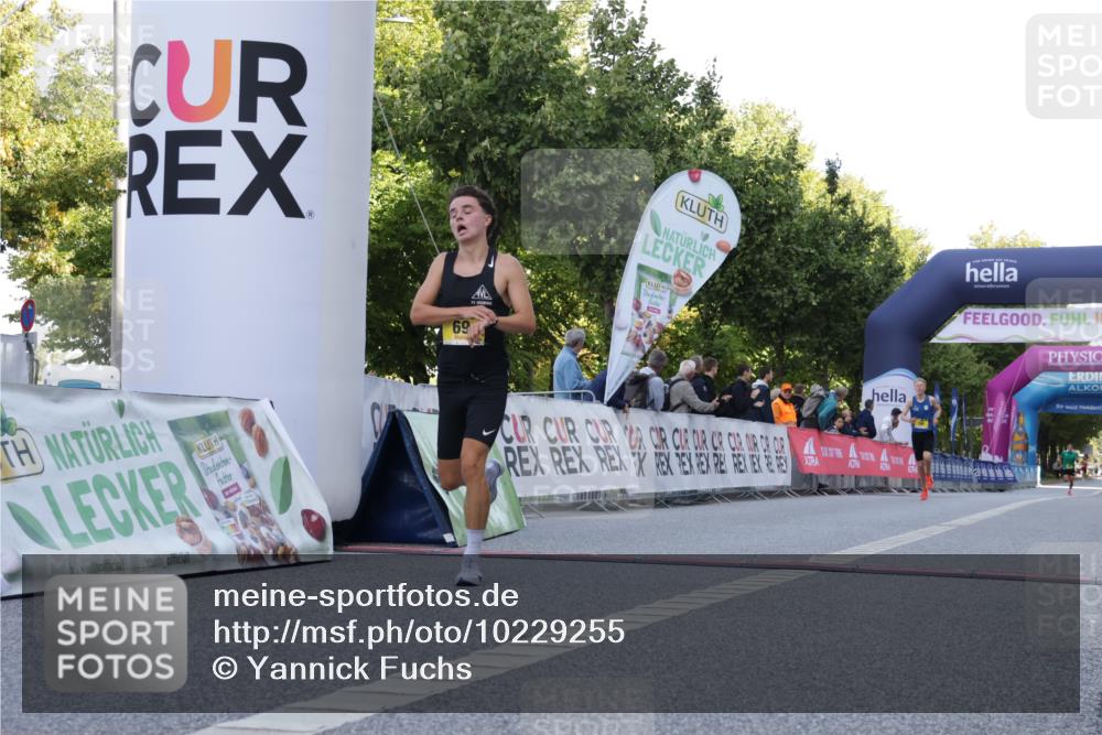 06.09.2026 - CURREX Alsterlauf Yannick Fuchs http://msf.ph/oto/10229255 06.09.2026 11:17:37 Ziel 56, 69 meine-sportfotos.de
