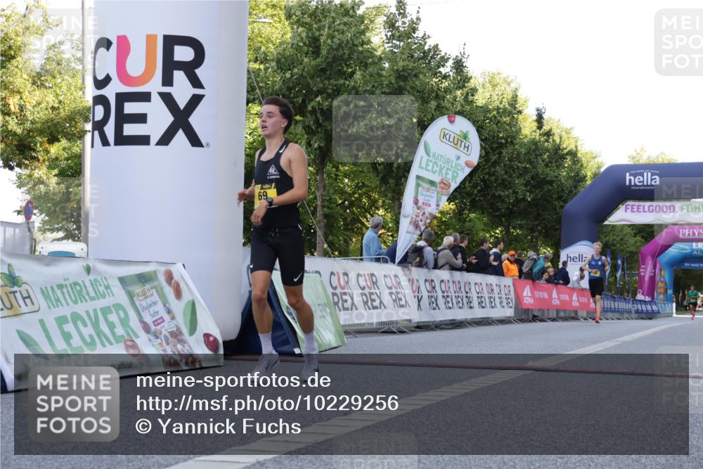 06.09.2026 - CURREX Alsterlauf Yannick Fuchs http://msf.ph/oto/10229256 06.09.2026 11:17:37 Ziel 56, 69 meine-sportfotos.de