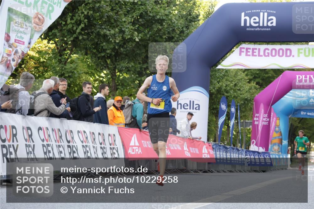 06.09.2026 - CURREX Alsterlauf Yannick Fuchs http://msf.ph/oto/10229258 06.09.2026 11:17:39 Ziel 56, 69 meine-sportfotos.de