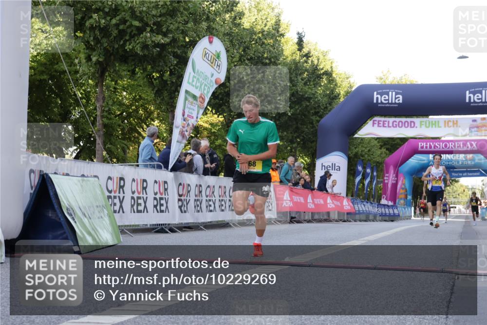 06.09.2026 - CURREX Alsterlauf Yannick Fuchs http://msf.ph/oto/10229269 06.09.2026 11:17:48 Ziel 51, 56, 67, 68 meine-sportfotos.de