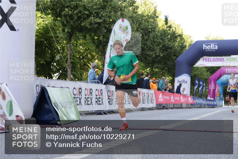 06.09.2026 - CURREX Alsterlauf Yannick Fuchs http://msf.ph/oto/10229271 06.09.2026 11:17:48 Ziel 51, 56, 67, 68 meine-sportfotos.de