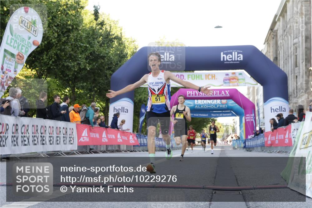 06.09.2026 - CURREX Alsterlauf Yannick Fuchs http://msf.ph/oto/10229276 06.09.2026 11:17:50 Ziel 51, 67, 68, 72 meine-sportfotos.de