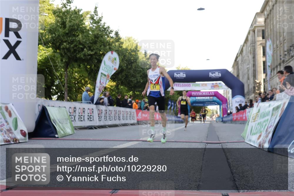 06.09.2026 - CURREX Alsterlauf Yannick Fuchs http://msf.ph/oto/10229280 06.09.2026 11:17:50 Ziel 51, 67, 68, 72 meine-sportfotos.de