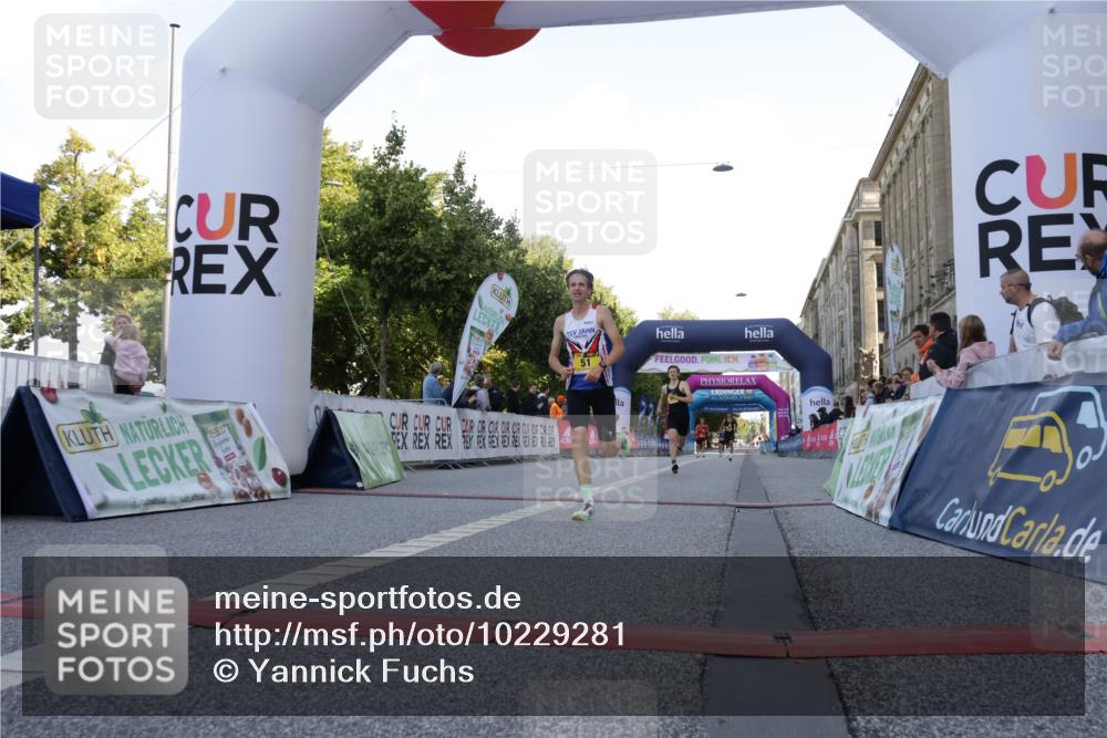06.09.2026 - CURREX Alsterlauf Yannick Fuchs http://msf.ph/oto/10229281 06.09.2026 11:17:51 Ziel 51, 67, 68, 72 meine-sportfotos.de