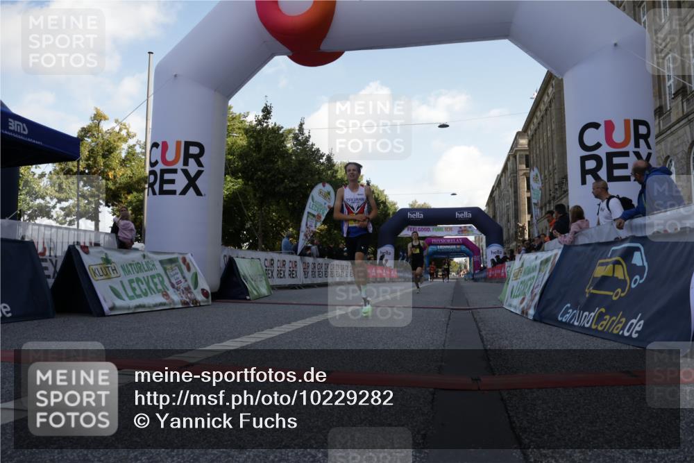 06.09.2026 - CURREX Alsterlauf Yannick Fuchs http://msf.ph/oto/10229282 06.09.2026 11:17:51 Ziel 51, 67, 68, 72 meine-sportfotos.de