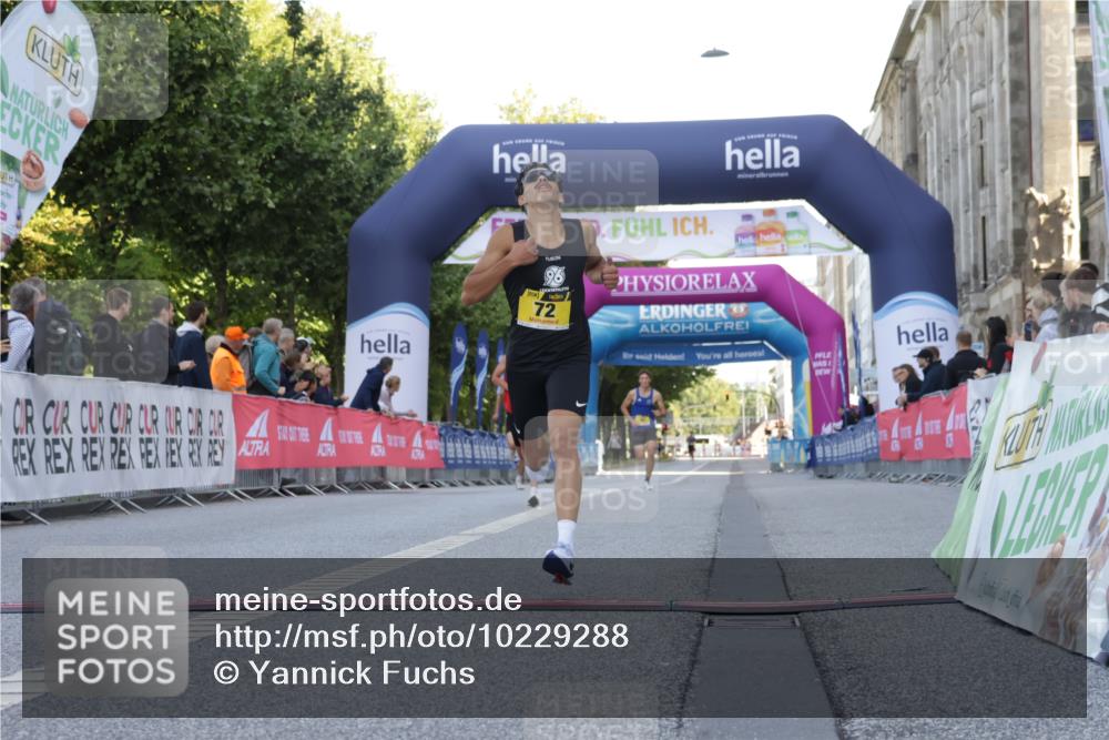 06.09.2026 - CURREX Alsterlauf Yannick Fuchs http://msf.ph/oto/10229288 06.09.2026 11:17:54 Ziel 51, 55, 67, 68, 72, 1074 meine-sportfotos.de