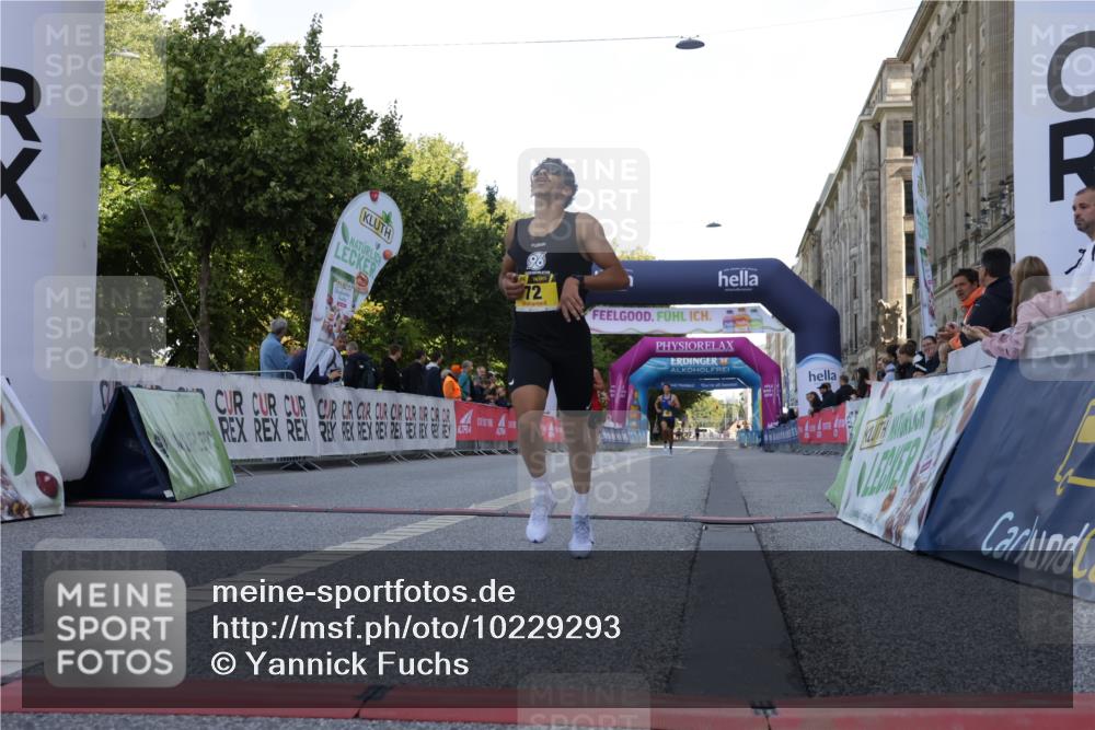 06.09.2026 - CURREX Alsterlauf Yannick Fuchs http://msf.ph/oto/10229293 06.09.2026 11:17:55 Ziel 51, 55, 67, 68, 72, 1074 meine-sportfotos.de