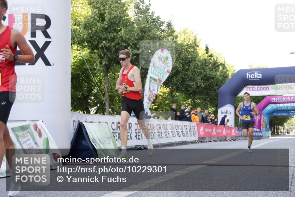 06.09.2026 - CURREX Alsterlauf Yannick Fuchs http://msf.ph/oto/10229301 06.09.2026 11:17:59 Ziel 55, 67, 72, 90, 1074 meine-sportfotos.de