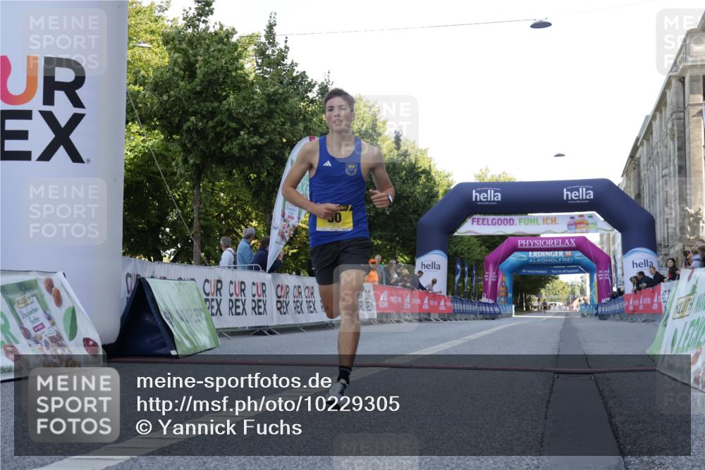 06.09.2026 - CURREX Alsterlauf Yannick Fuchs http://msf.ph/oto/10229305 06.09.2026 11:18:01 Ziel 55, 72, 90, 1074 meine-sportfotos.de