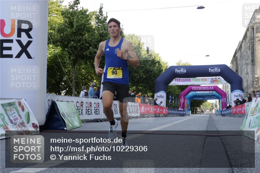 06.09.2026 - CURREX Alsterlauf Yannick Fuchs http://msf.ph/oto/10229306 06.09.2026 11:18:01 Ziel 55, 72, 90, 1074 meine-sportfotos.de
