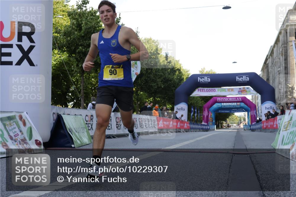 06.09.2026 - CURREX Alsterlauf Yannick Fuchs http://msf.ph/oto/10229307 06.09.2026 11:18:01 Ziel 55, 72, 90, 1074 meine-sportfotos.de