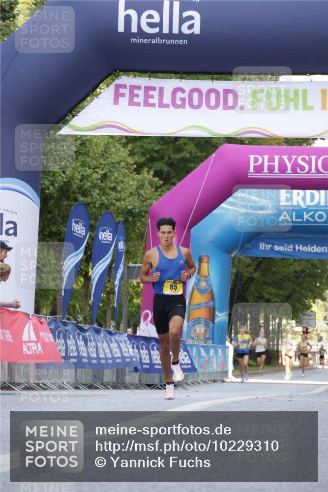 06.09.2026 - CURREX Alsterlauf Yannick Fuchs http://msf.ph/oto/10229310 06.09.2026 11:18:19 Ziel 85 meine-sportfotos.de