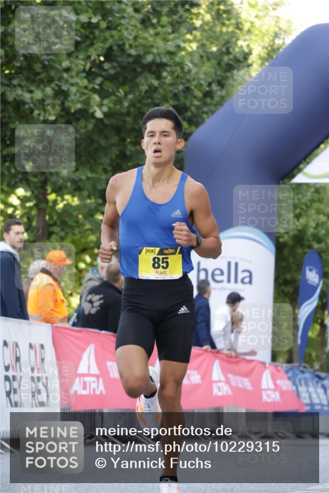 06.09.2026 - CURREX Alsterlauf Yannick Fuchs http://msf.ph/oto/10229315 06.09.2026 11:18:23 Ziel 85 meine-sportfotos.de