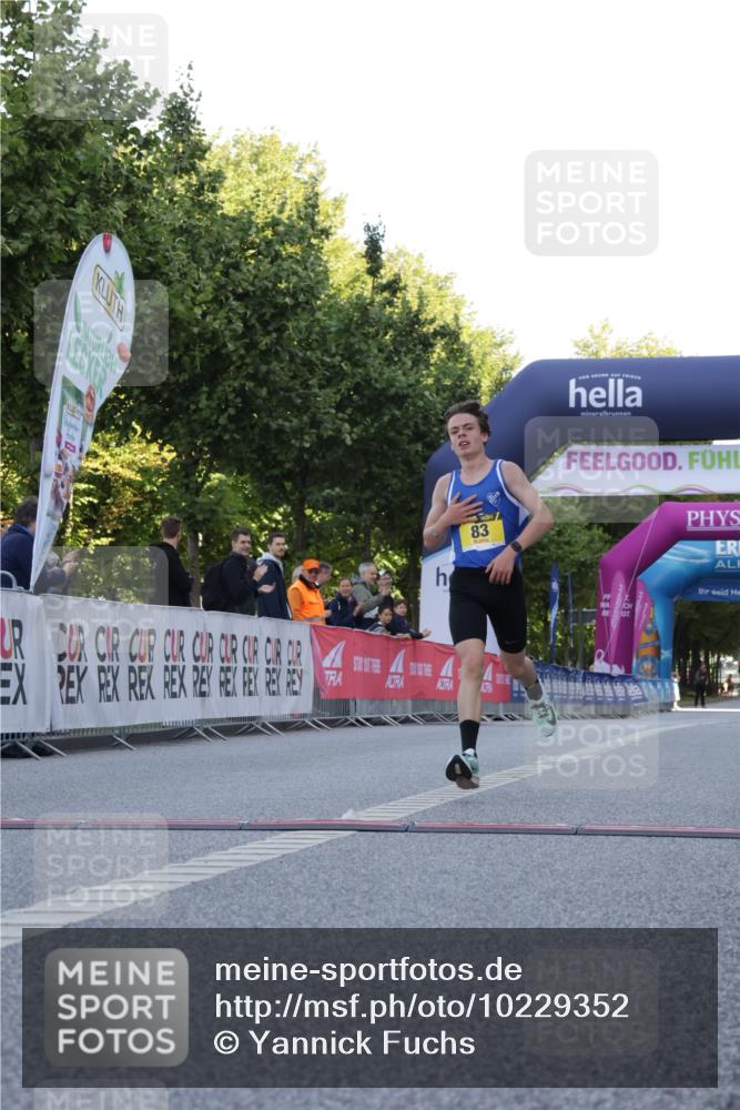 06.09.2026 - CURREX Alsterlauf Yannick Fuchs http://msf.ph/oto/10229352 06.09.2026 11:18:57 Ziel 83, 88 meine-sportfotos.de