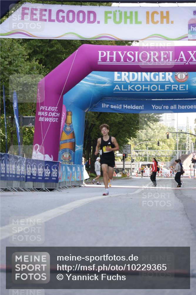 06.09.2026 - CURREX Alsterlauf Yannick Fuchs http://msf.ph/oto/10229365 06.09.2026 11:20:00 Ziel  meine-sportfotos.de