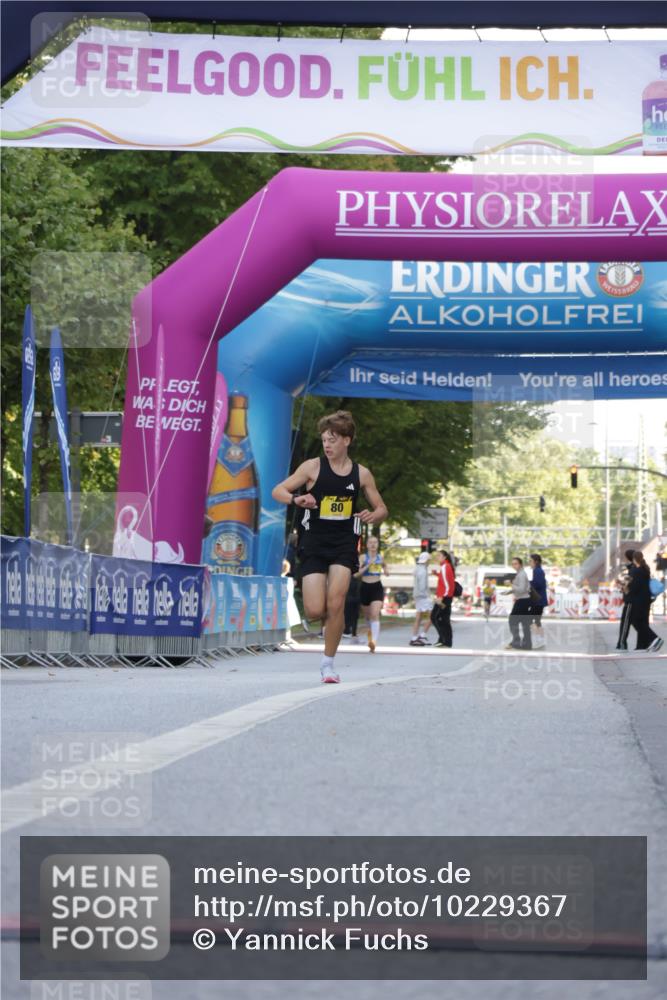 06.09.2026 - CURREX Alsterlauf Yannick Fuchs http://msf.ph/oto/10229367 06.09.2026 11:20:01 Ziel  meine-sportfotos.de