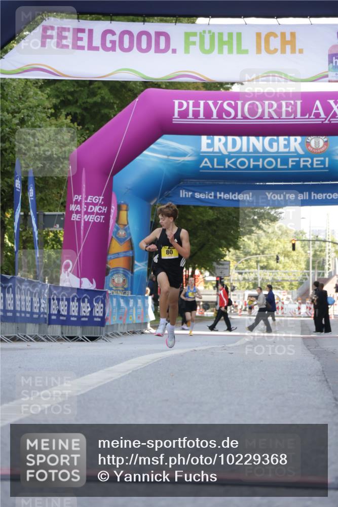 06.09.2026 - CURREX Alsterlauf Yannick Fuchs http://msf.ph/oto/10229368 06.09.2026 11:20:01 Ziel  meine-sportfotos.de