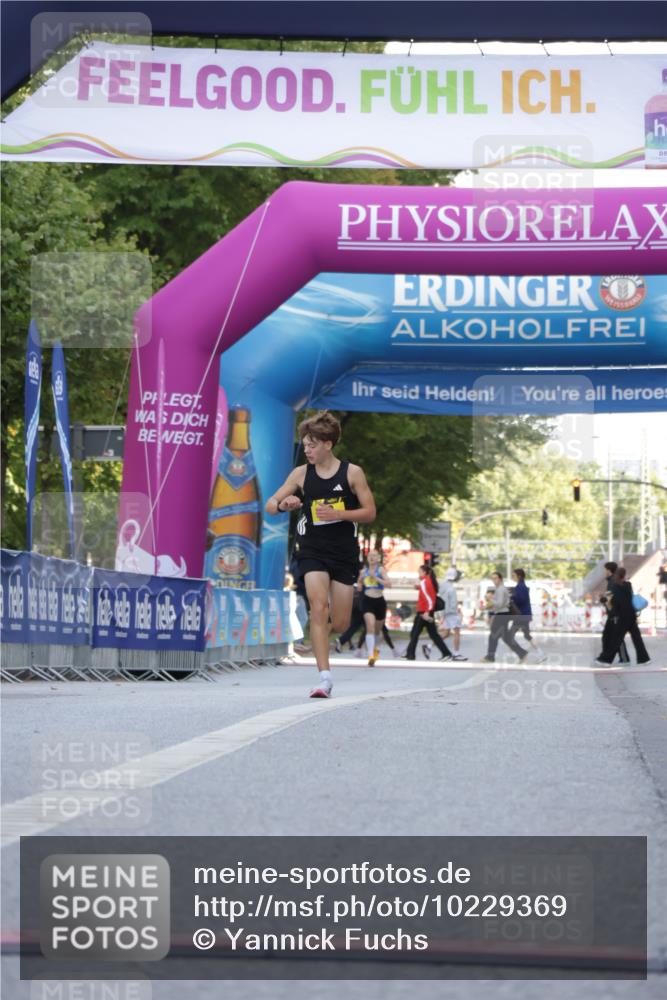 06.09.2026 - CURREX Alsterlauf Yannick Fuchs http://msf.ph/oto/10229369 06.09.2026 11:20:01 Ziel  meine-sportfotos.de