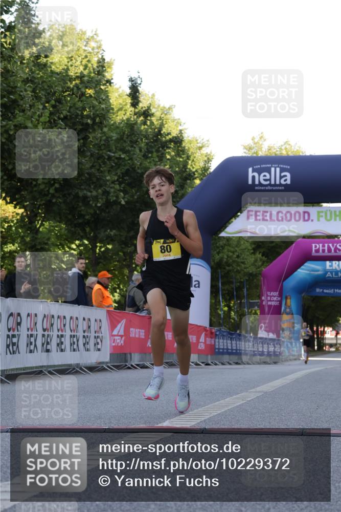 06.09.2026 - CURREX Alsterlauf Yannick Fuchs http://msf.ph/oto/10229372 06.09.2026 11:20:07 Ziel 80 meine-sportfotos.de