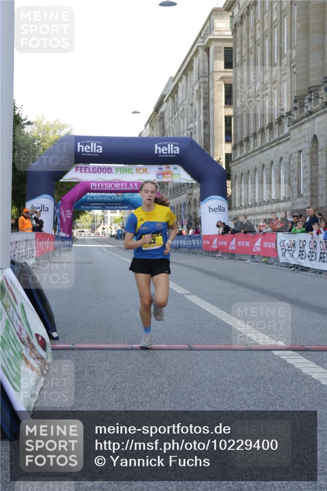 06.09.2026 - CURREX Alsterlauf Yannick Fuchs http://msf.ph/oto/10229400 06.09.2026 11:22:59 Ziel 82 meine-sportfotos.de