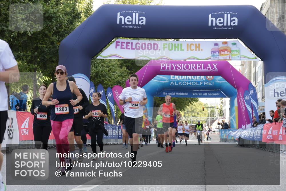 06.09.2026 - CURREX Alsterlauf Yannick Fuchs http://msf.ph/oto/10229405 06.09.2026 11:45:09 Ziel 1183, 1203, 1234, 1278, 1299, 1330, 8110, 8347 meine-sportfotos.de
