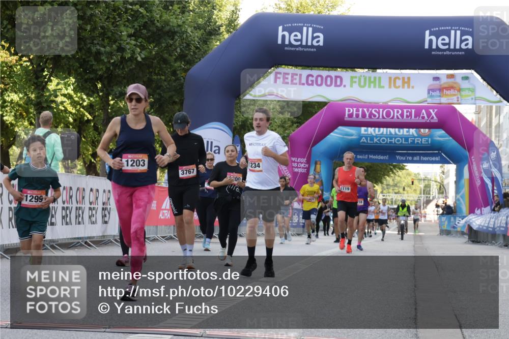 06.09.2026 - CURREX Alsterlauf Yannick Fuchs http://msf.ph/oto/10229406 06.09.2026 11:45:10 Ziel 1095, 1183, 1200, 1203, 1234, 1278, 1299, 1330, 8110, 8347 meine-sportfotos.de